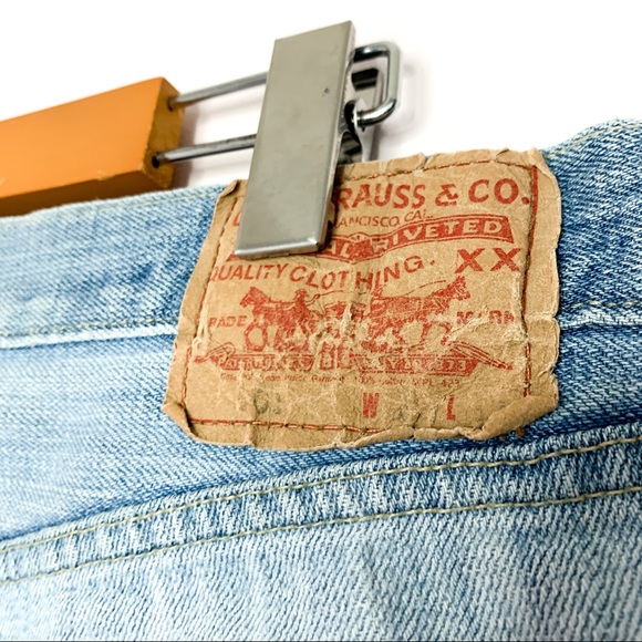 Levi’s 501 Button Fly Distressed boyfriend shorts - Picture 7 of 9